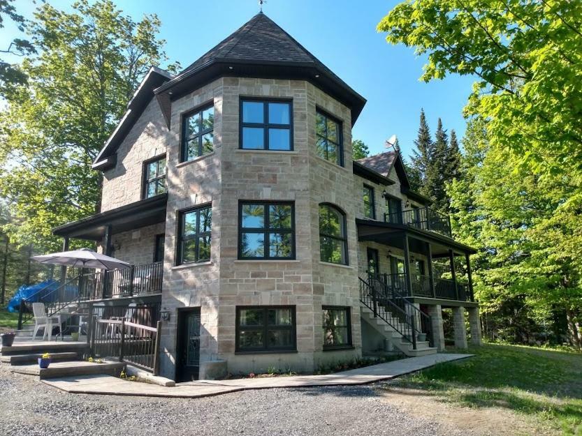 Manoir La Licorne Apartment Notre-Dame-du-Lac Екстериор снимка